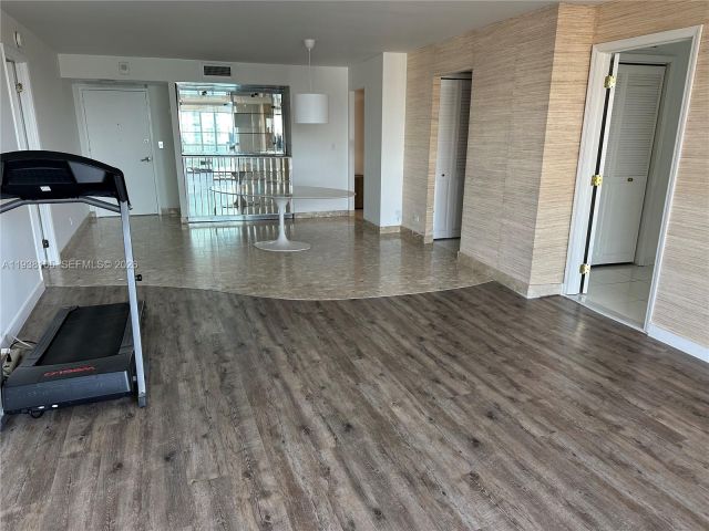 2-bedroom condo for rent in Miami Beach - 6039 Collins Ave 1434 - MondialRealty