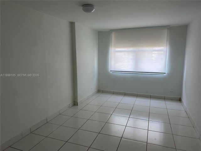 2-bedroom condo for rent in Miami Beach - 6039 Collins Ave 1434 - MondialRealty