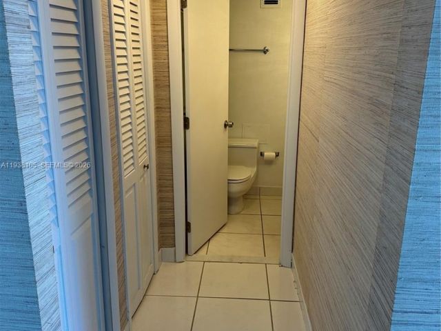 2-bedroom condo for rent in Miami Beach - 6039 Collins Ave 1434 - MondialRealty