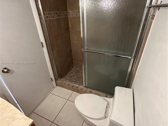 2-bedroom condo for rent in Miami Beach - 6039 Collins Ave 1434 - MondialRealty