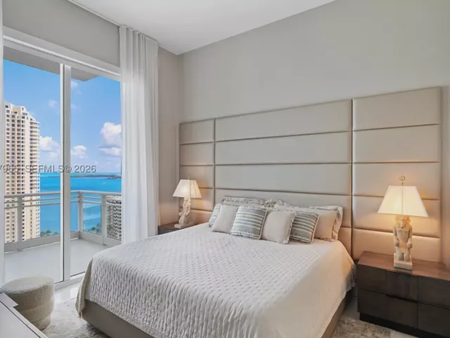3-bedroom condo for sale in Miami - 900 Brickell Key Blvd 2004 - MondialRealty