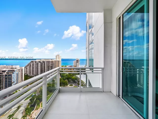 3-bedroom condo for sale in Miami - 900 Brickell Key Blvd 2004 - MondialRealty