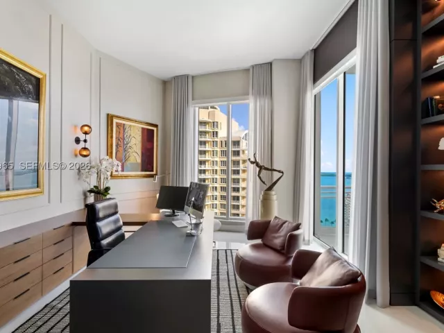 3-bedroom condo for sale in Miami - 900 Brickell Key Blvd 2004 - MondialRealty