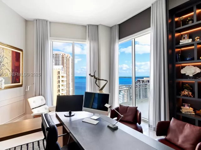 3-bedroom condo for sale in Miami - 900 Brickell Key Blvd 2004 - MondialRealty