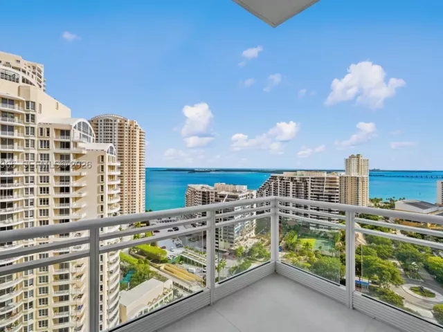 3-bedroom condo for sale in Miami - 900 Brickell Key Blvd 2004 - MondialRealty