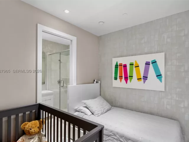 3-bedroom condo for sale in Miami - 900 Brickell Key Blvd 2004 - MondialRealty