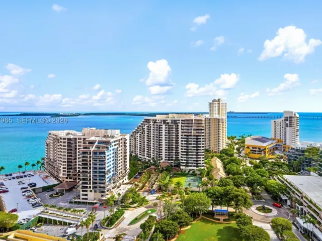 3-bedroom condo for sale in Miami - 900 Brickell Key Blvd 2004 - MondialRealty