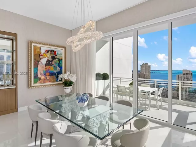 4-bedroom condo for sale in Miami - 900 Brickell Key Blvd 2004 - MondialRealty