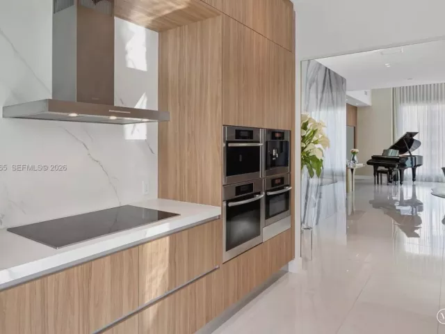 4-bedroom condo for sale in Miami - 900 Brickell Key Blvd 2004 - MondialRealty