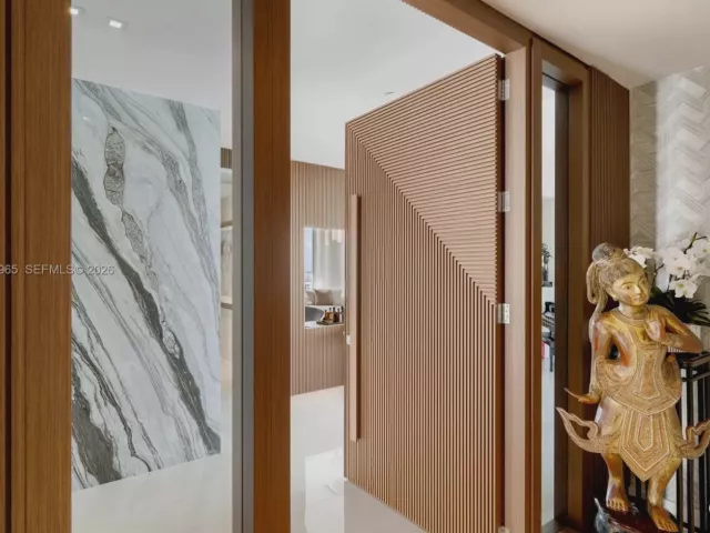 4-bedroom condo for sale in Miami - 900 Brickell Key Blvd 2004 - MondialRealty