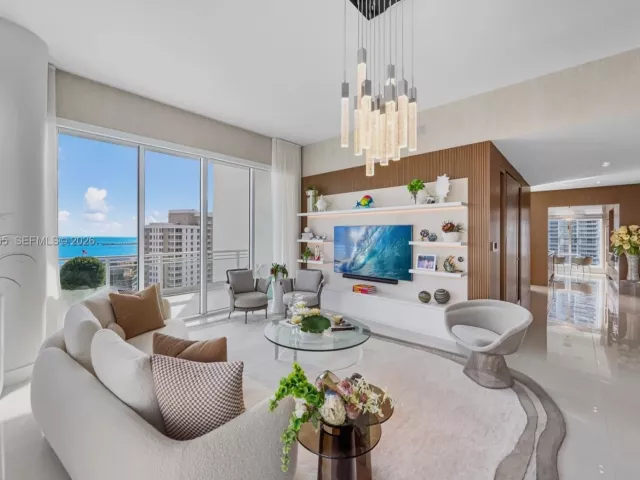 4-bedroom condo for sale in Miami - 900 Brickell Key Blvd 2004 - MondialRealty