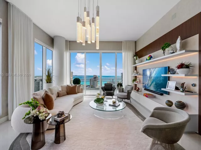 4-bedroom condo for sale in Miami - 900 Brickell Key Blvd 2004 - MondialRealty