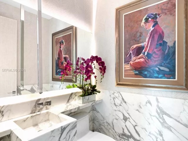 4-bedroom condo for sale in Miami - 900 Brickell Key Blvd 2004 - MondialRealty