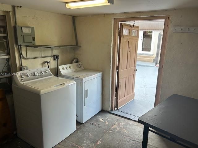 Home for sale at 231 SW 51st Pl - photo 6994839