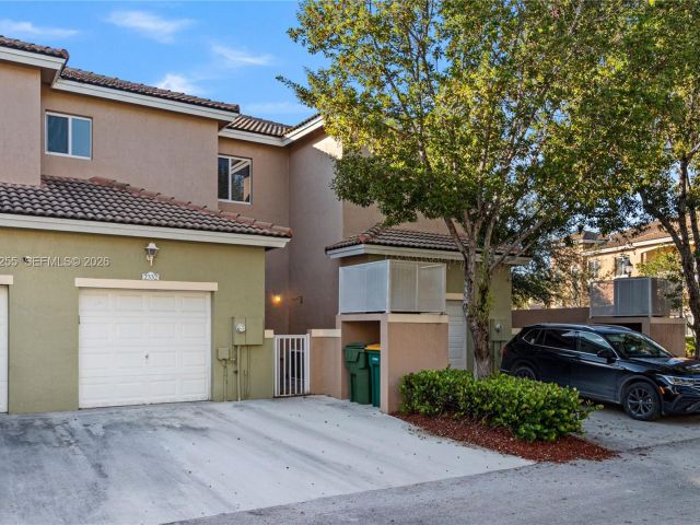 2-bedroom home for rent in Homestead - 2332 SE 16th Pl 2332 - MondialRealty