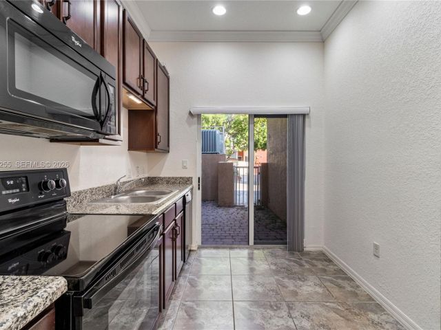 2-bedroom home for rent in Homestead - 2332 SE 16th Pl 2332 - MondialRealty