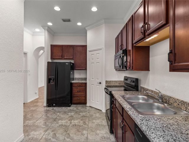 2-bedroom home for rent in Homestead - 2332 SE 16th Pl 2332 - MondialRealty