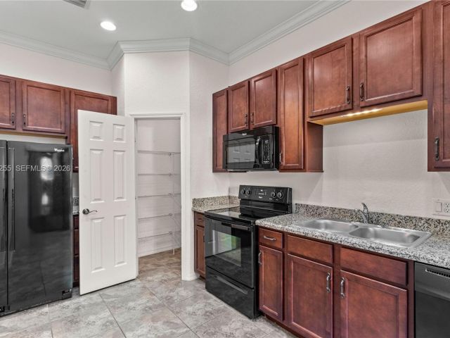 2-bedroom home for rent in Homestead - 2332 SE 16th Pl 2332 - MondialRealty