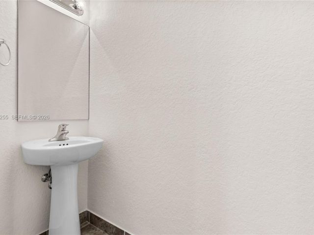 2-bedroom home for rent in Homestead - 2332 SE 16th Pl 2332 - MondialRealty