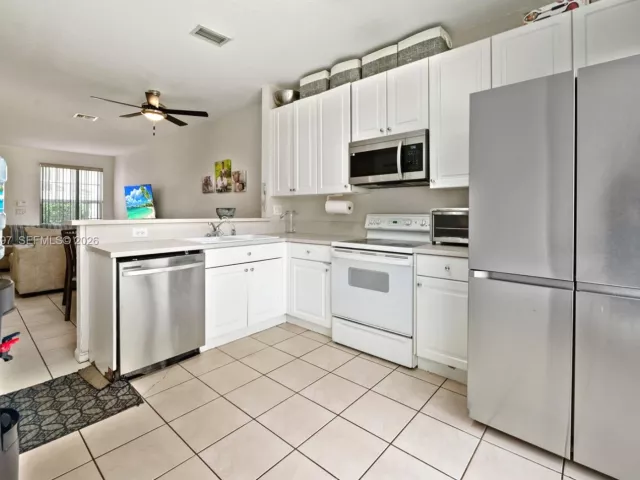 3-bedroom home for sale in Pembroke Pines - 1958 NW 79th Way - MondialRealty