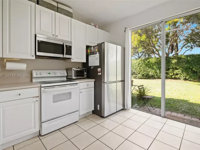 3-bedroom home for sale in Pembroke Pines - 1958 NW 79th Way - MondialRealty