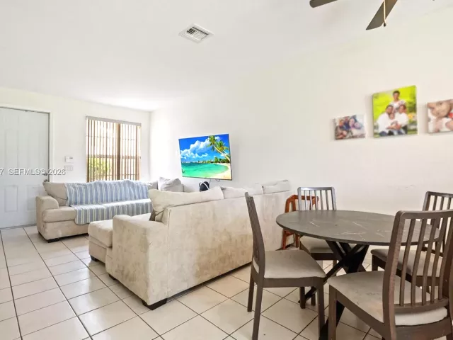 3-bedroom home for sale in Pembroke Pines - 1958 NW 79th Way - MondialRealty