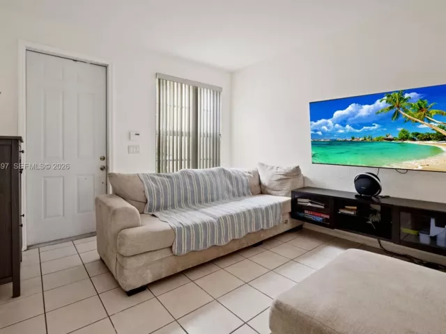 3-bedroom home for sale in Pembroke Pines - 1958 NW 79th Way - MondialRealty