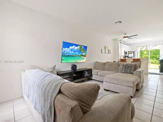 3-bedroom home for sale in Pembroke Pines - 1958 NW 79th Way - MondialRealty