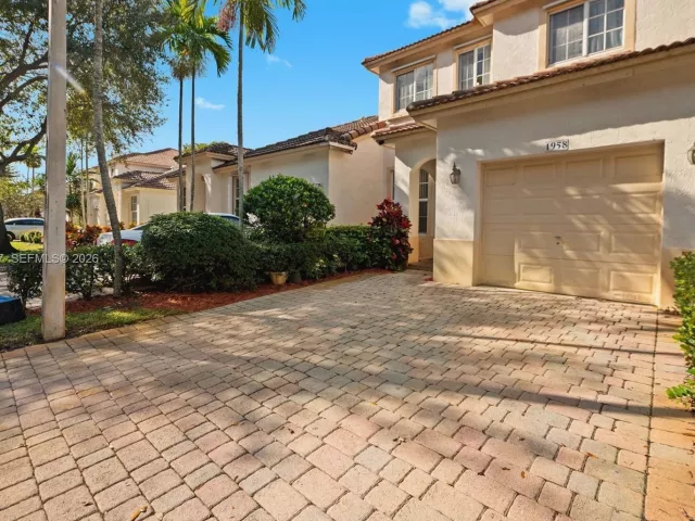 3-bedroom home for sale in Pembroke Pines - 1958 NW 79th Way - MondialRealty