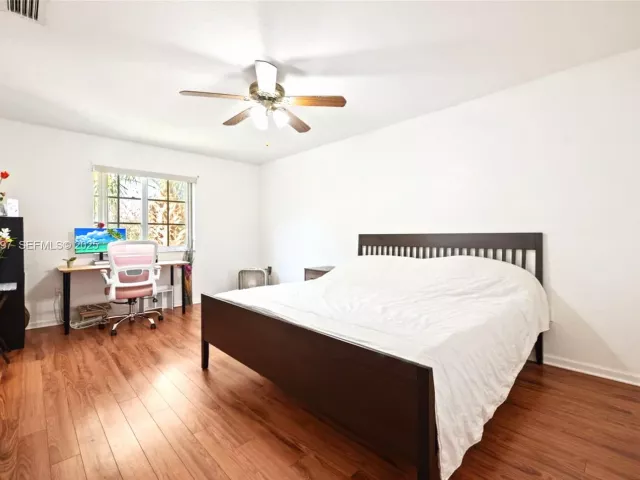 3-bedroom home for sale in Pembroke Pines - 1958 NW 79th Way - MondialRealty