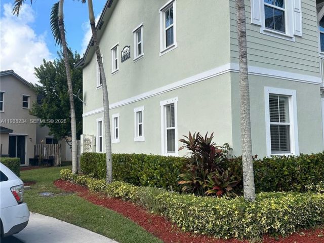 3-bedroom home for rent in Homestead - 2853 SE 1st Dr 1 - MondialRealty