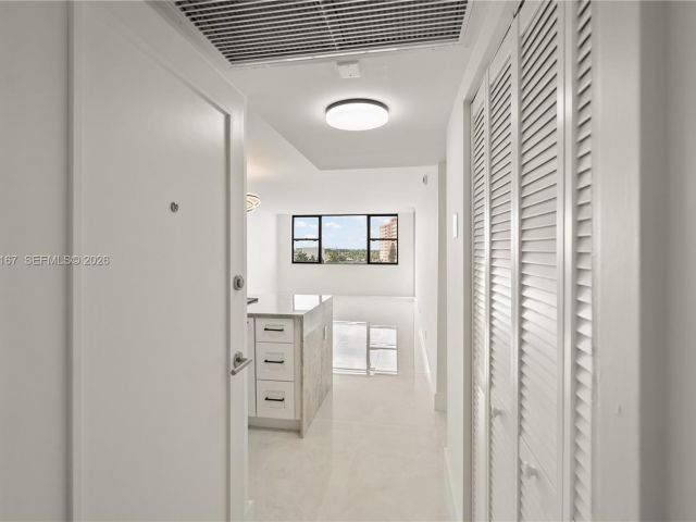 1-bedroom condo for rent in Hallandale Beach - 3180 S Ocean Dr 717 - MondialRealty