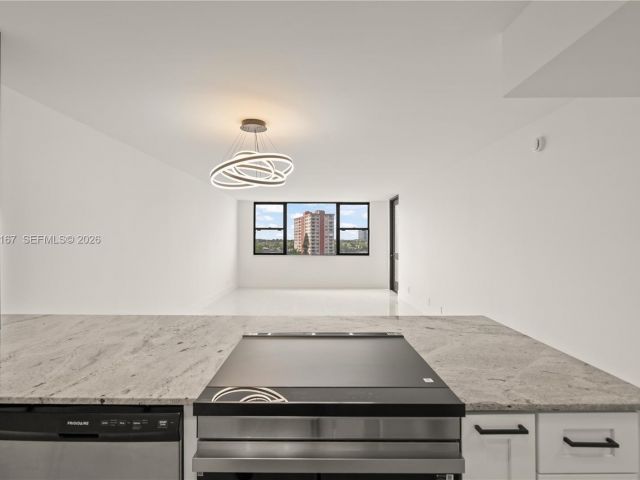 1-bedroom condo for rent in Hallandale Beach - 3180 S Ocean Dr 717 - MondialRealty