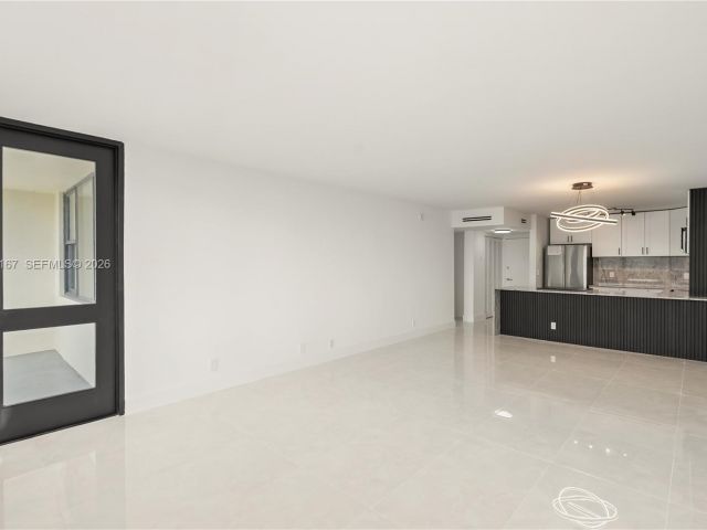 1-bedroom condo for rent in Hallandale Beach - 3180 S Ocean Dr 717 - MondialRealty