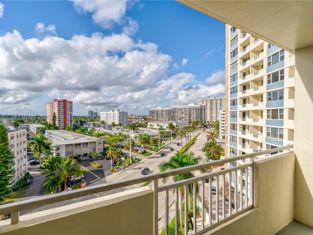 1-bedroom condo for rent in Hallandale Beach - 3180 S Ocean Dr 717 - MondialRealty