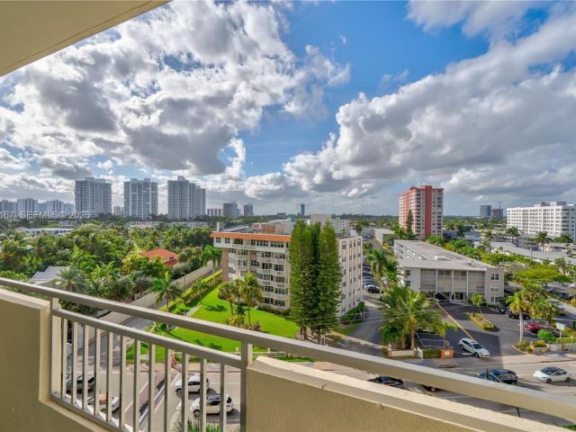 1-bedroom condo for rent in Hallandale Beach - 3180 S Ocean Dr 717 - MondialRealty