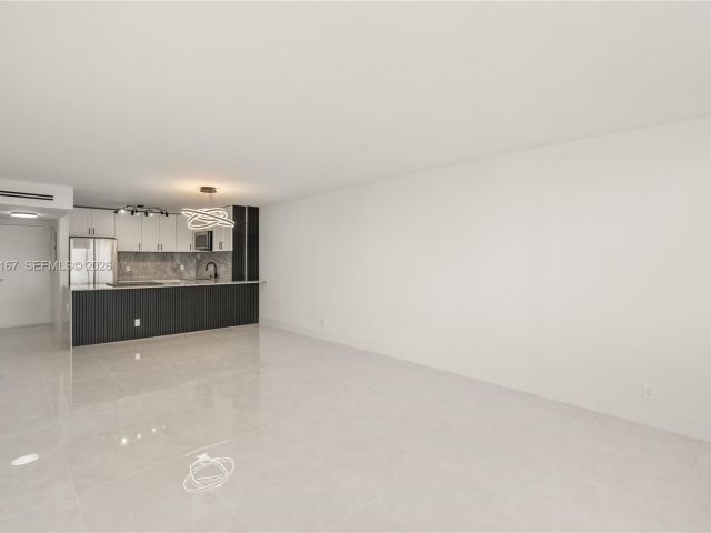 1-bedroom condo for rent in Hallandale Beach - 3180 S Ocean Dr 717 - MondialRealty