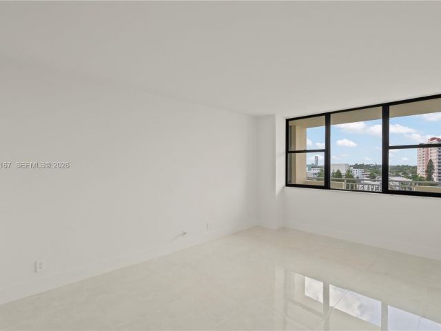 1-bedroom condo for rent in Hallandale Beach - 3180 S Ocean Dr 717 - MondialRealty