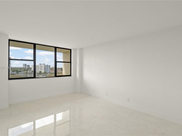 1-bedroom condo for rent in Hallandale Beach - 3180 S Ocean Dr 717 - MondialRealty