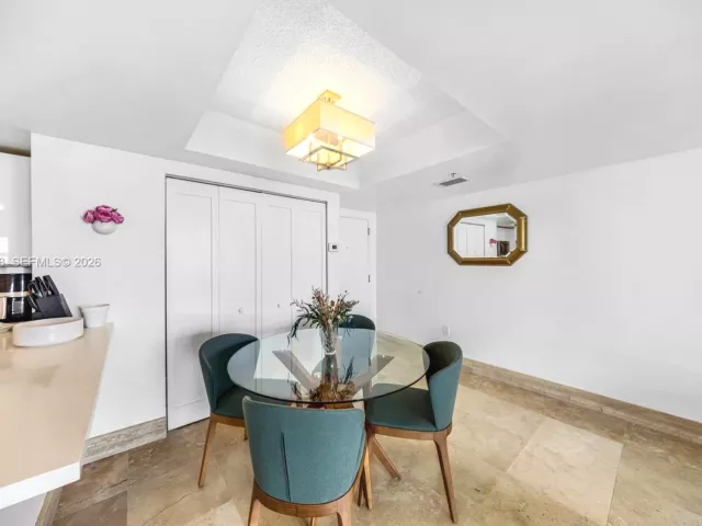 1-bedroom condo for sale in Miami Beach - 650 West Ave 3006 - MondialRealty