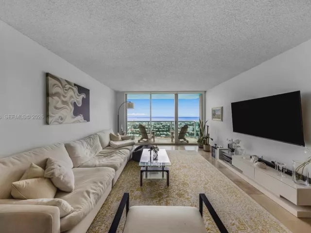 1-bedroom condo for sale in Miami Beach - 650 West Ave 3006 - MondialRealty