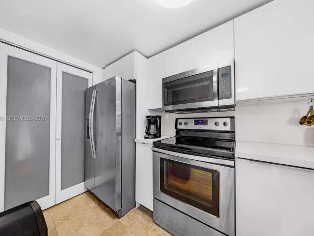 1-bedroom condo for sale in Miami Beach - 650 West Ave 3006 - MondialRealty