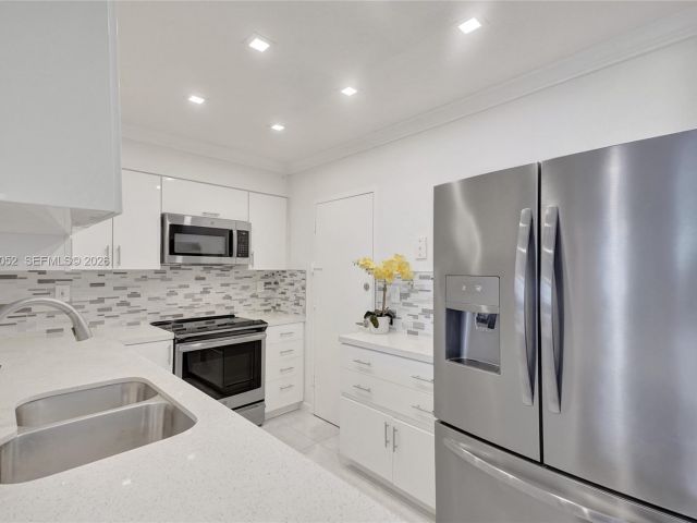 Apartment for rent  Unit #914 (available) - photo 7477621