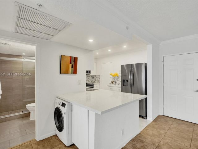 Apartment for rent  Unit #914 (available) - photo 7477628