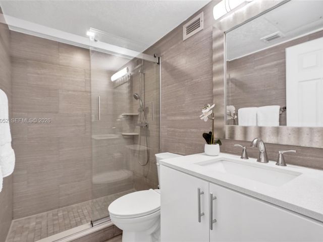 Apartment for rent  Unit #914 (available) - photo 7477629