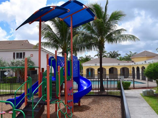 3-bedroom home for rent in Miami Gardens - 17343 NW 7th Ave 109 - MondialRealty