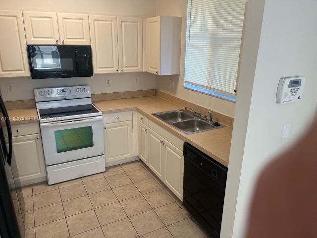 3-bedroom home for rent in Miami Gardens - 17343 NW 7th Ave 109 - MondialRealty