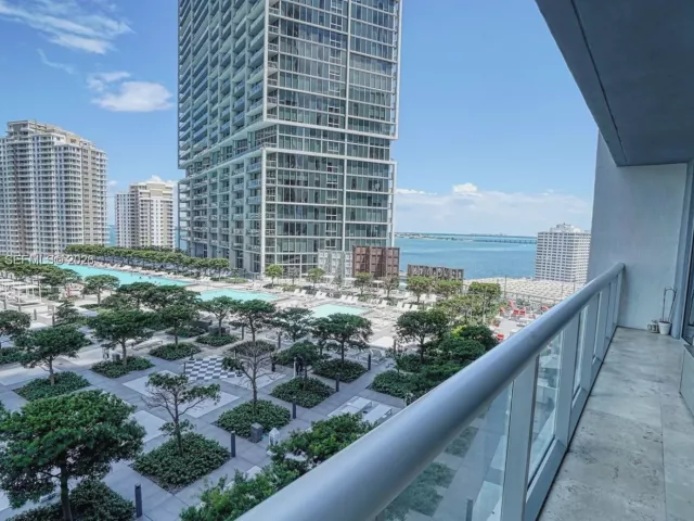 1-bedroom condo for sale in Miami - 485 Brickell Ave 1701 - MondialRealty