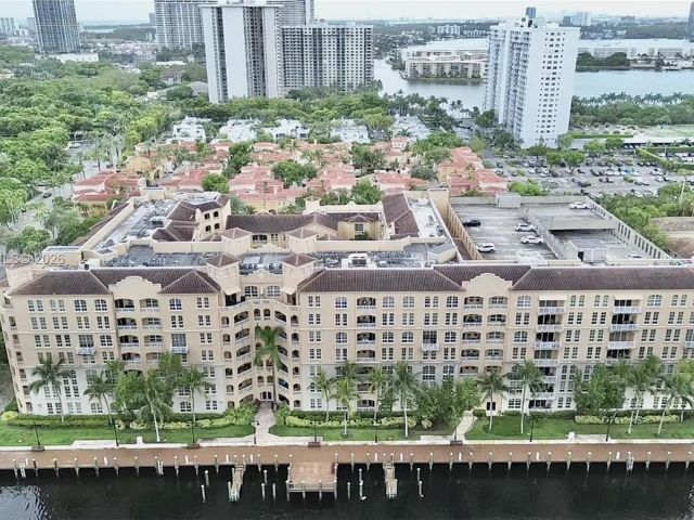 2-bedroom condo for sale in Aventura - 3001 NE 185th St 112 - MondialRealty