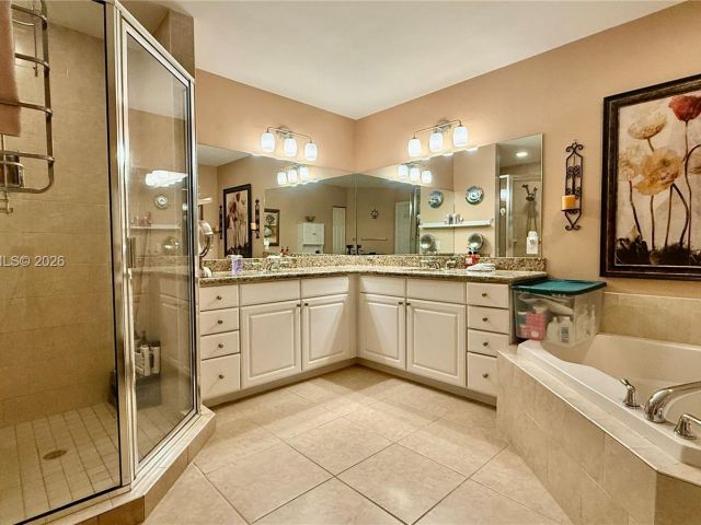 2-bedroom condo for sale in Aventura - 3001 NE 185th St 112 - MondialRealty